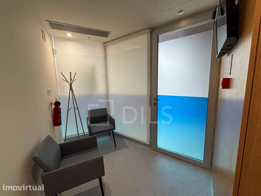 Espaço comercial para arrendar, na Rua Brito Capelo, Porto - Grande imagem: 3/21