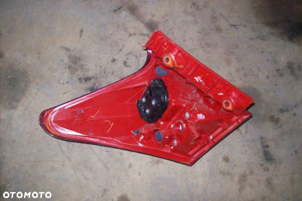 lampa tylnia prawa toyota auris hb.rok 2014 - 2