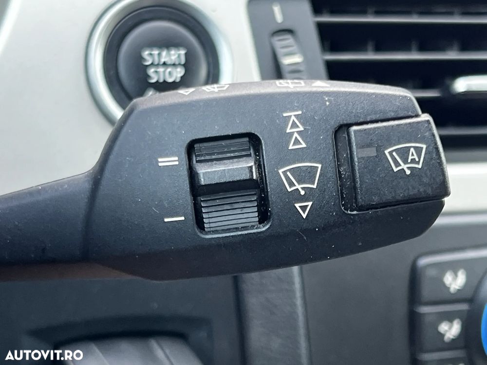 BMW Seria 3 318d DPF Touring - 24