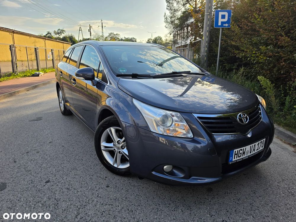 Toyota Avensis 1.8 Comfort - 1