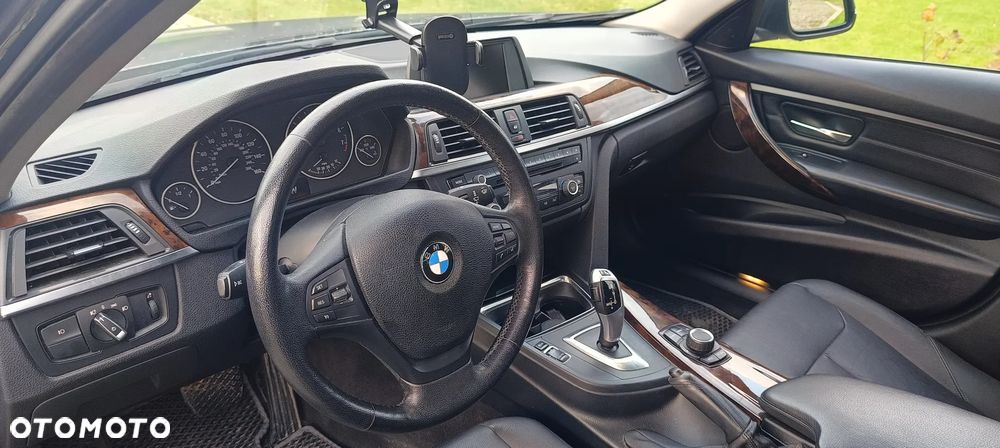 BMW Seria 3 328i xDrive Luxury Line - 12