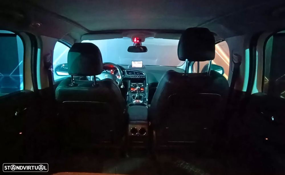 Peugeot 3008 1.2 PureTech Allure - 27