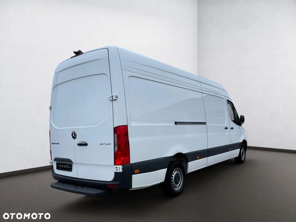 Mercedes-Benz Sprinter - 4