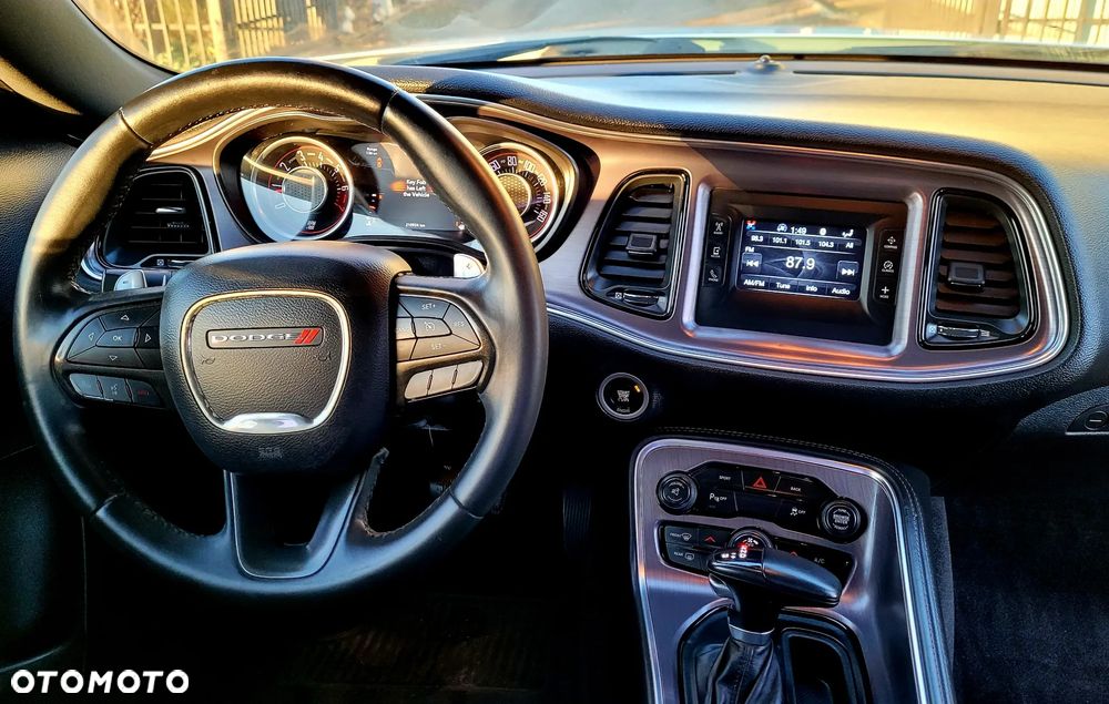 Dodge Challenger - 11