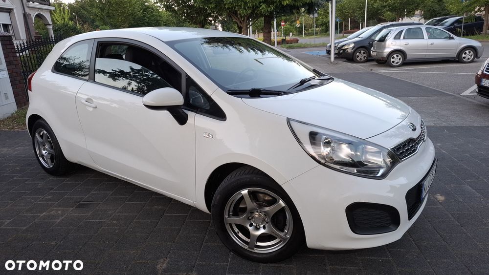 Kia Rio - 4