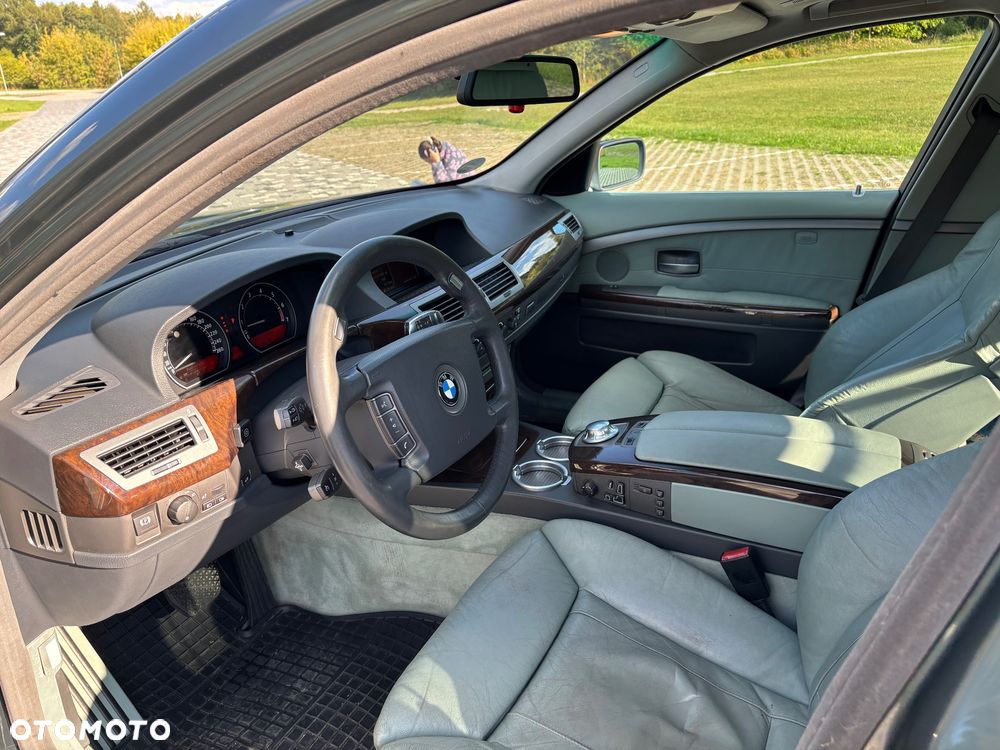 BMW Seria 7 745i - 16