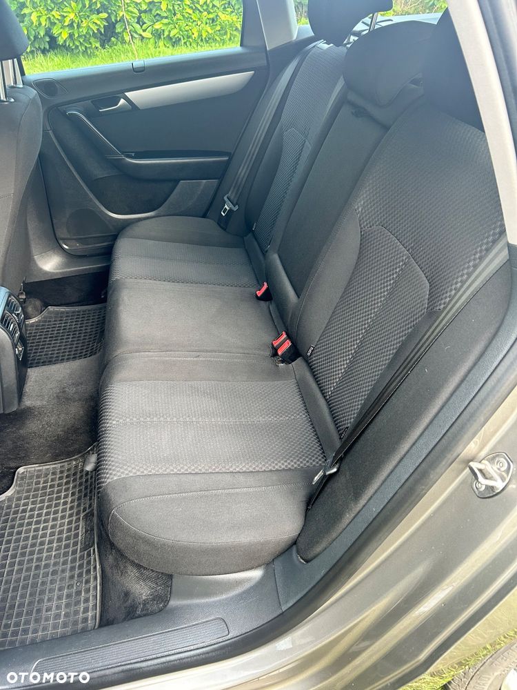 Volkswagen Passat 1.6 TDI Trendline - 18