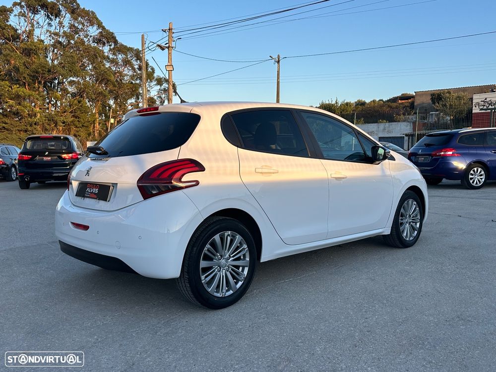 Peugeot 208 1.6 BlueHDi Style - 4