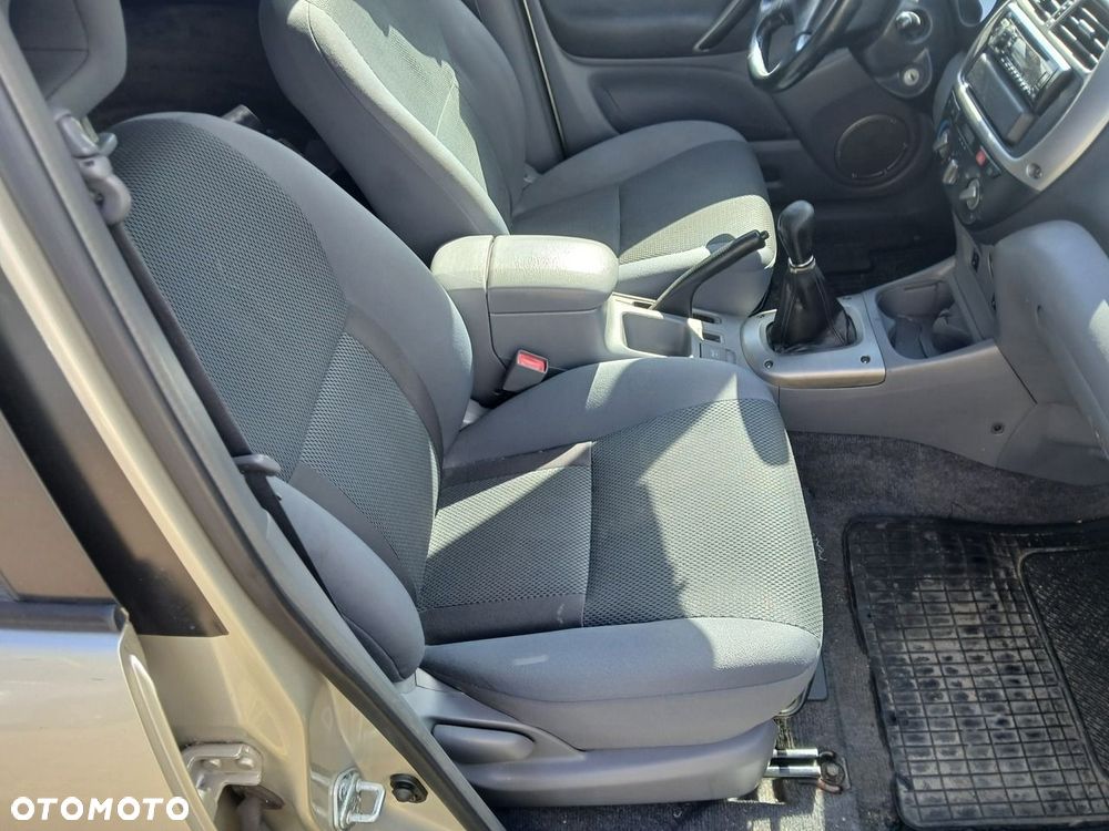 Toyota RAV4 D-4D 4x4 - 10