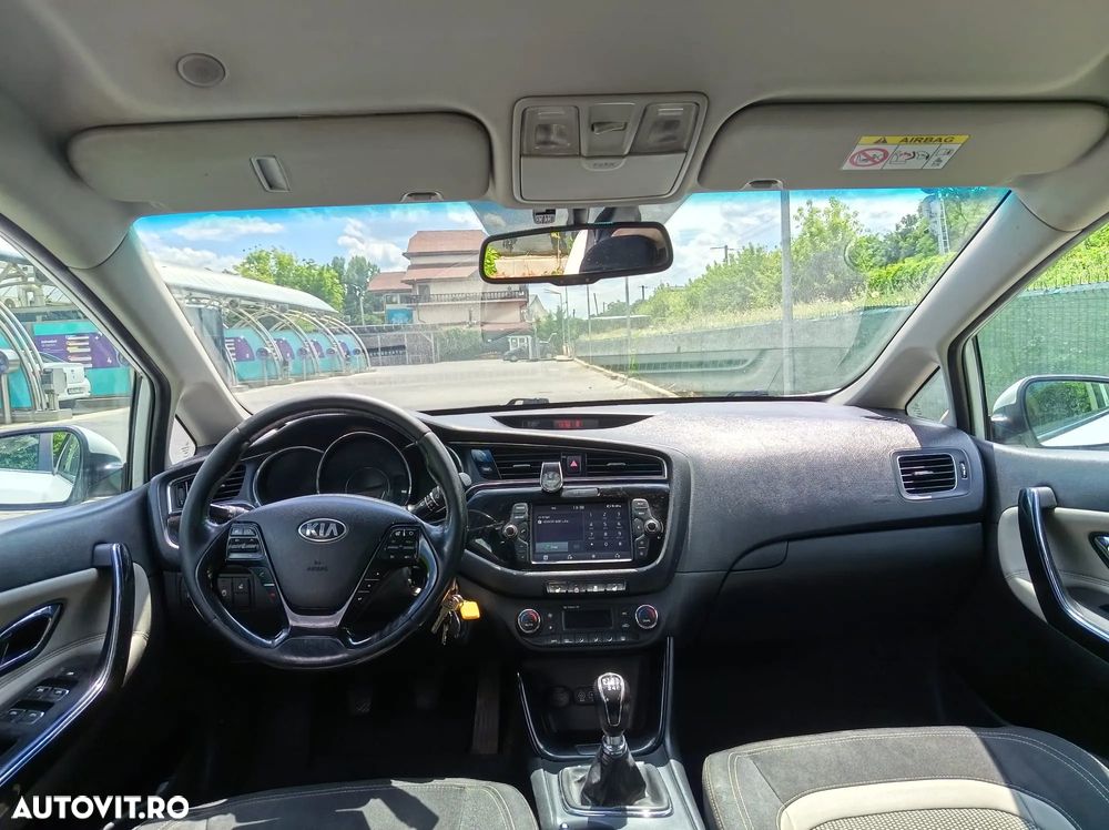 Kia Ceed 1.6 CRDi 136 ISG Spirit - 4