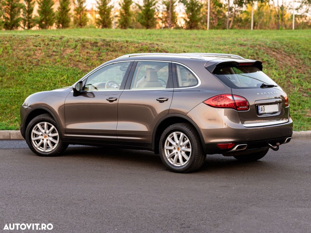 Porsche Cayenne 3.0 L V6 - 24