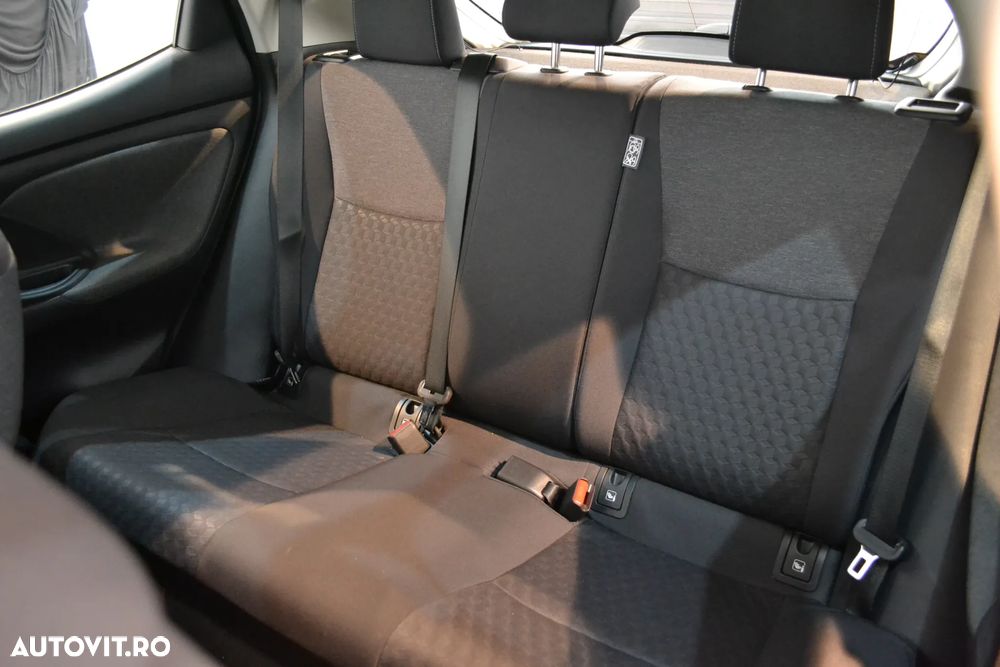 Toyota Yaris 1.5 VVT-i HSD Dynamic Plus Bi-tone - 13