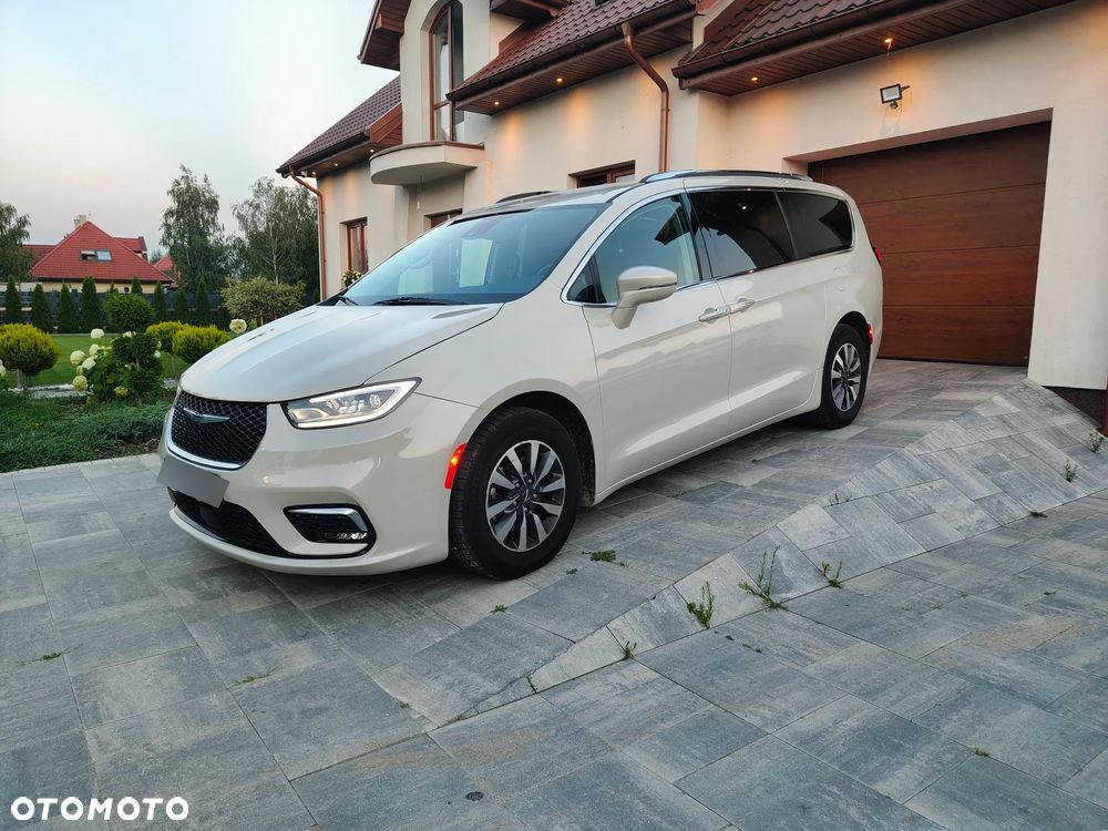 Chrysler Pacifica - 1