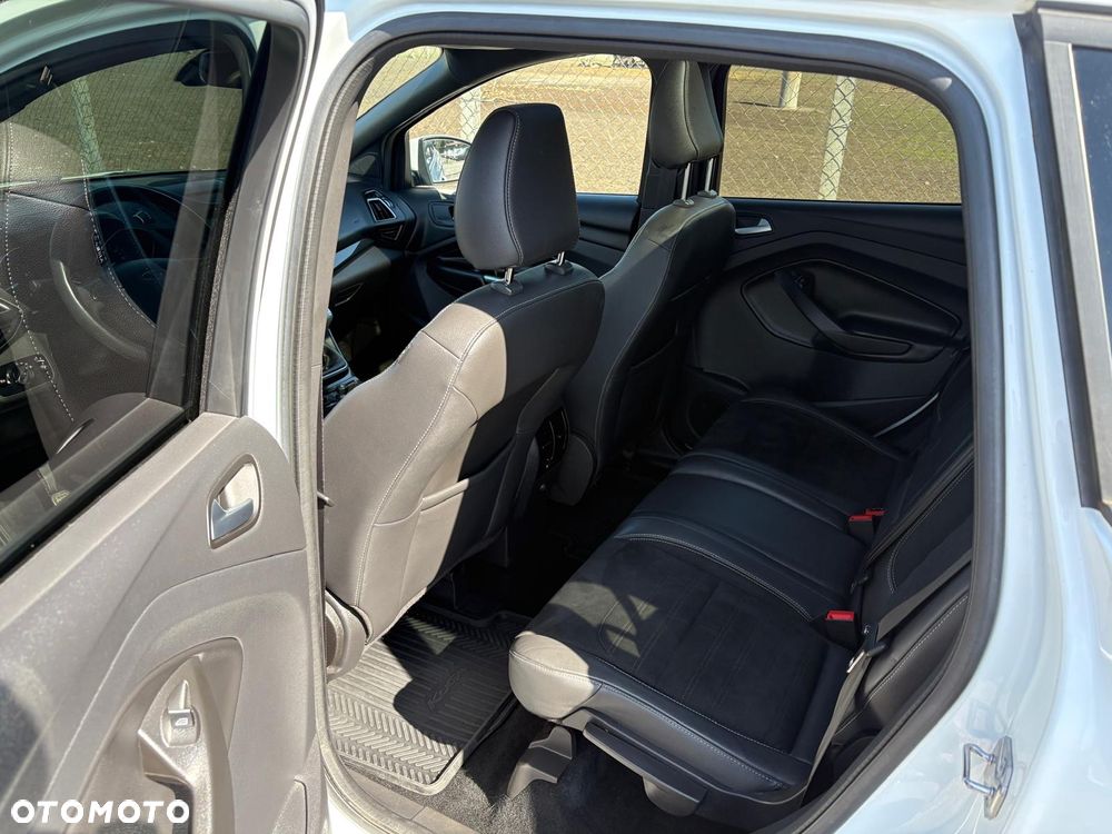 Ford Kuga 1.5 EcoBoost 2x4 ST-Line - 14