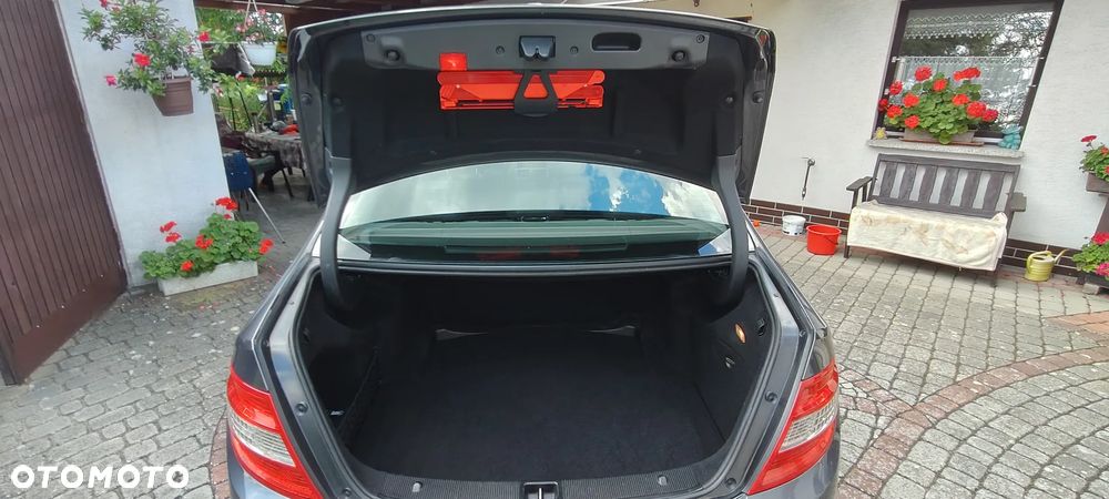 Mercedes-Benz Klasa C 250 CGI BlueEff Avantgarde - 28