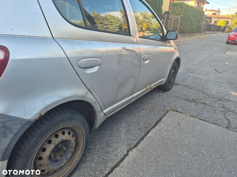 Toyota Yaris 1.0 Base - 6