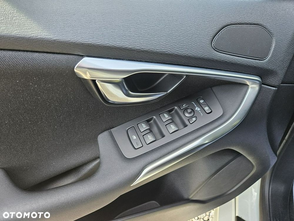 Volvo V40 D2 Momentum - 21