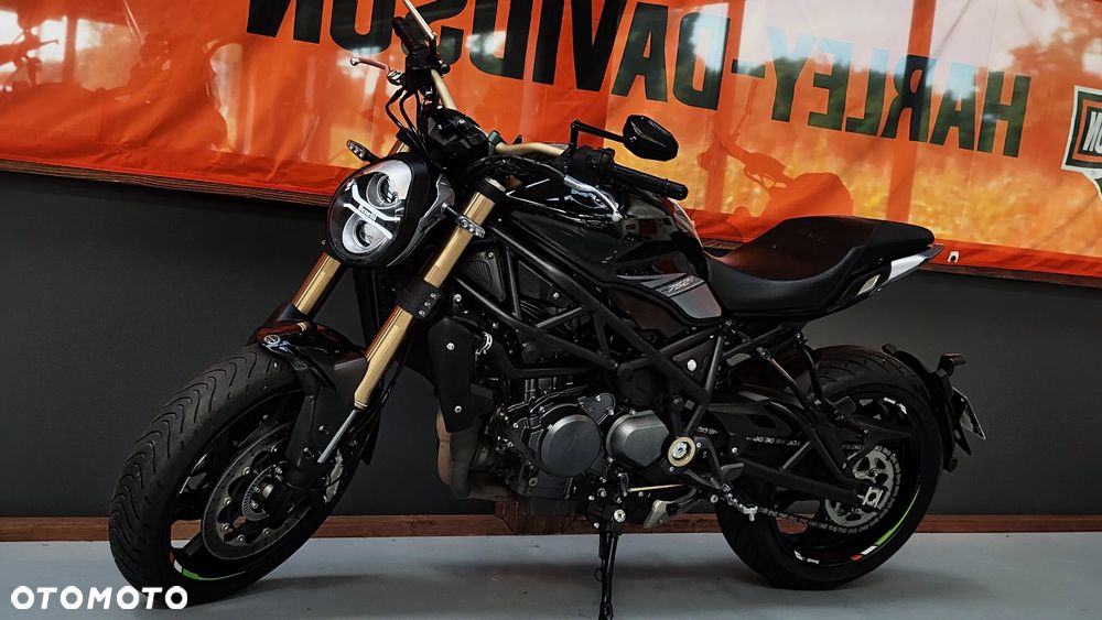 Benelli 752 S - 6
