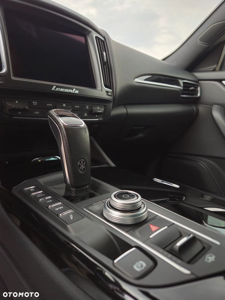 Maserati Levante - 13