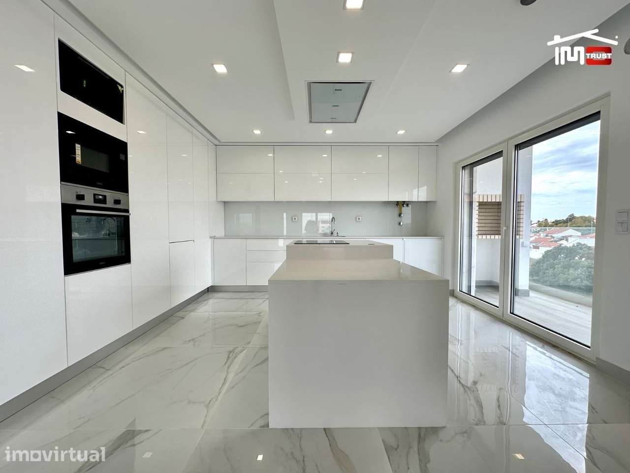 Incrivel Apartamento T2 com Varanda, Garagem e Arrecadação - Grande imagem: 5/37