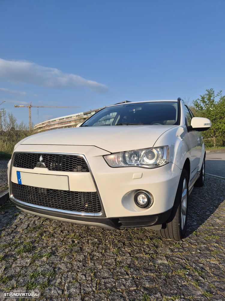 Mitsubishi Outlander 2.2 DI-D Instyle - 2