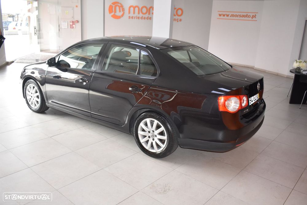 VW Jetta 1.9 TDi BlueM. Confortline - 8