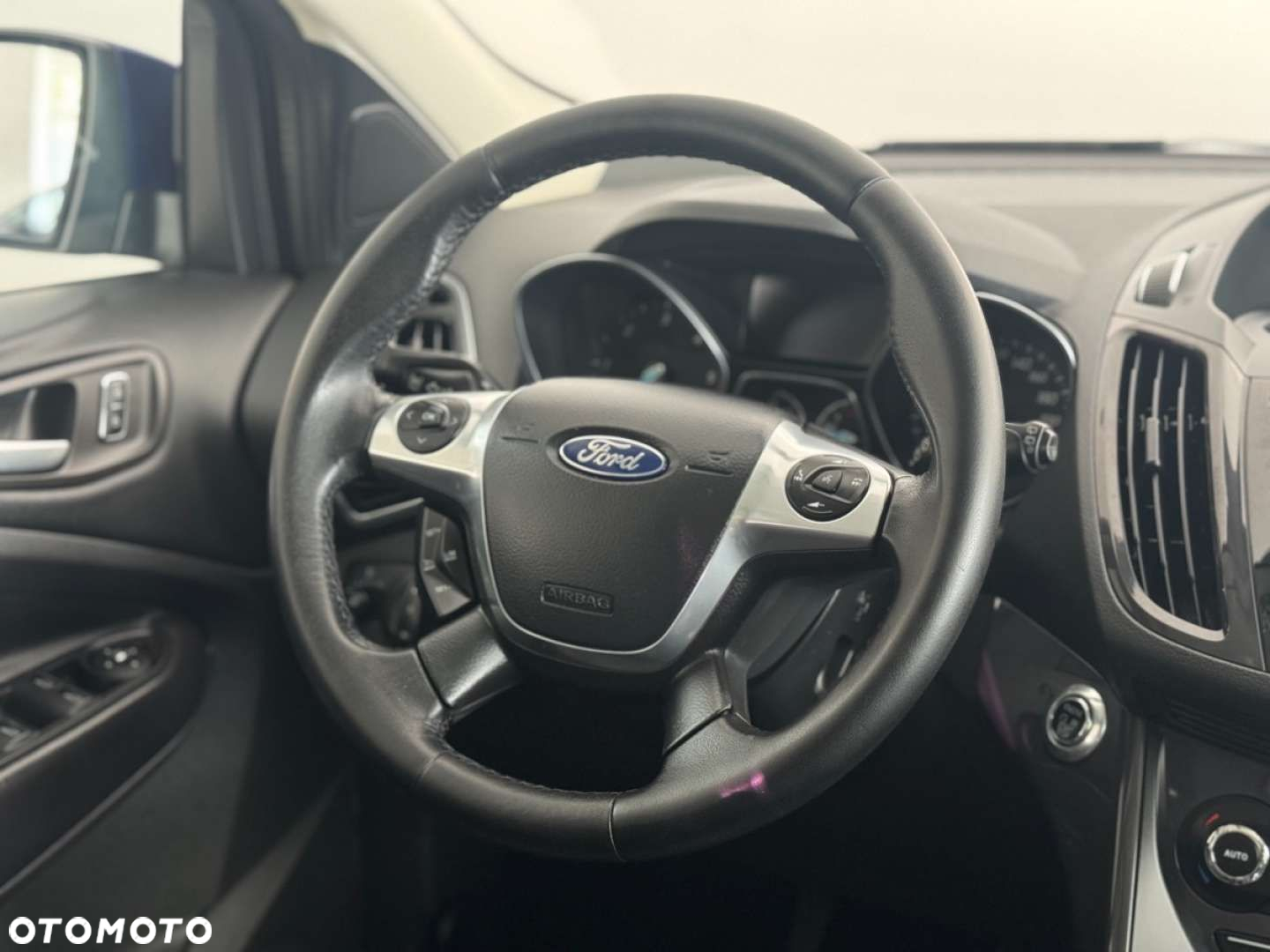 Ford Kuga - 32