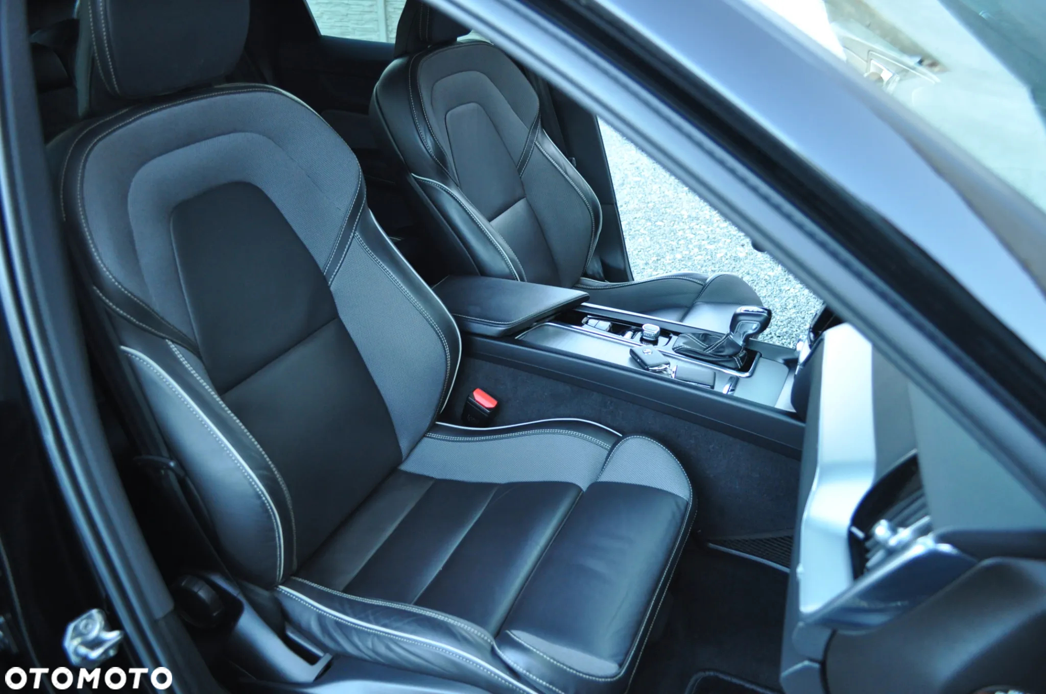 Volvo XC 60 D4 R-Design - 16