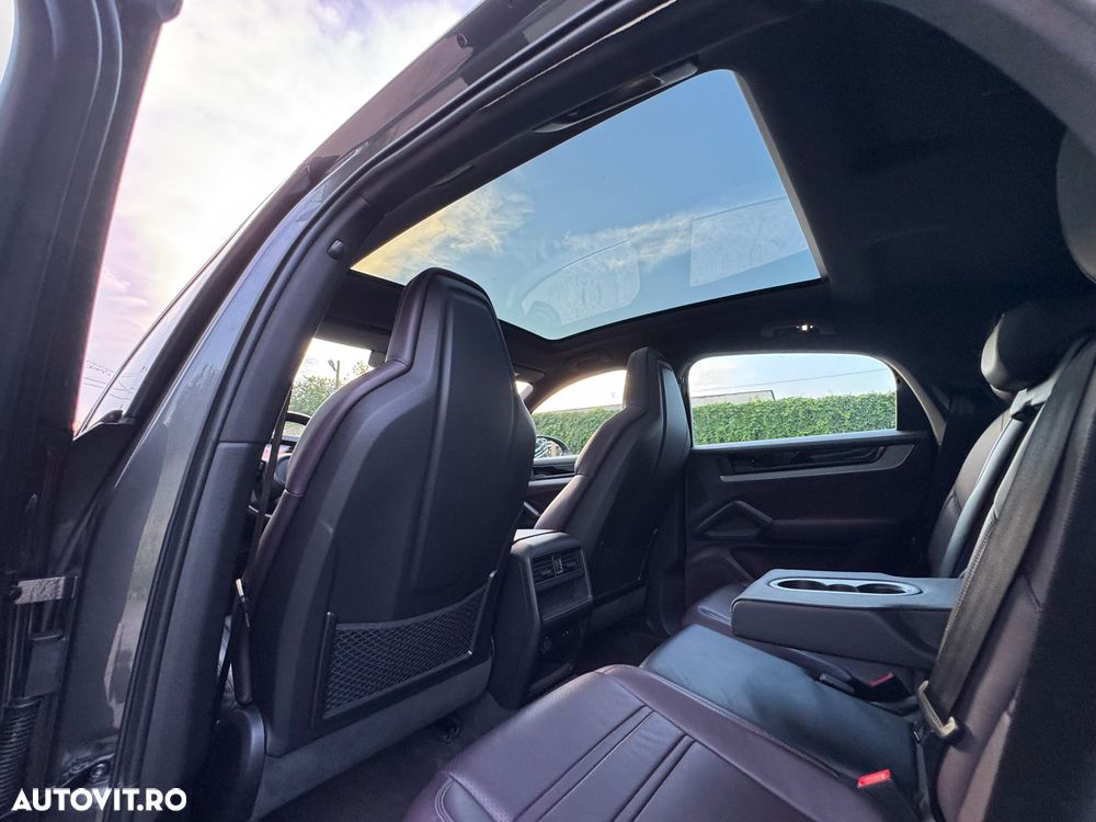 Porsche Cayenne Coupe E-Hybrid - 8
