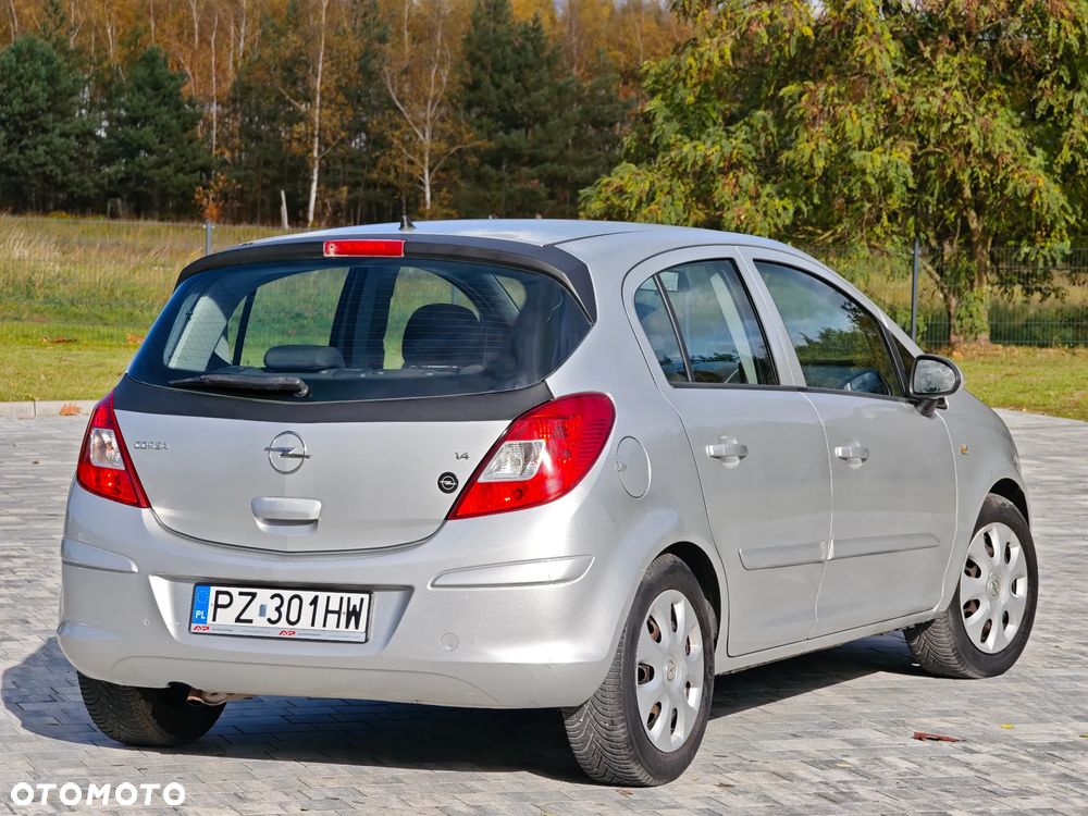 Opel Corsa 1.4 16V Cosmo - 12
