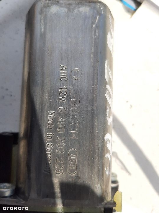 SILNICZEK WYCIERACZEK PRAWY PRZOD TYL VW PASSAT B6 - 2