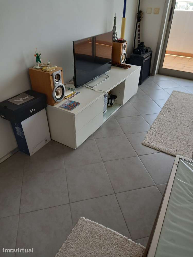 Apartamento T1 com varanda e piscina em Portimão - Grande imagem: 5/11
