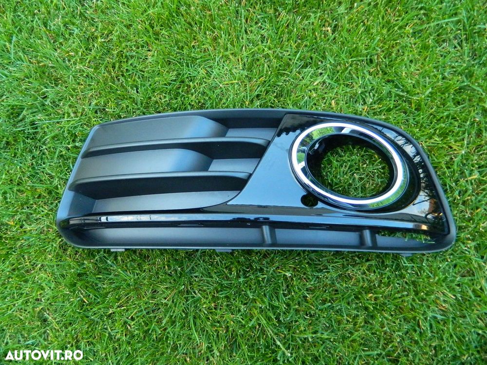 Grila proiector stanga Audi Q5 model 2012-2015 cod 8R0807681M - 1