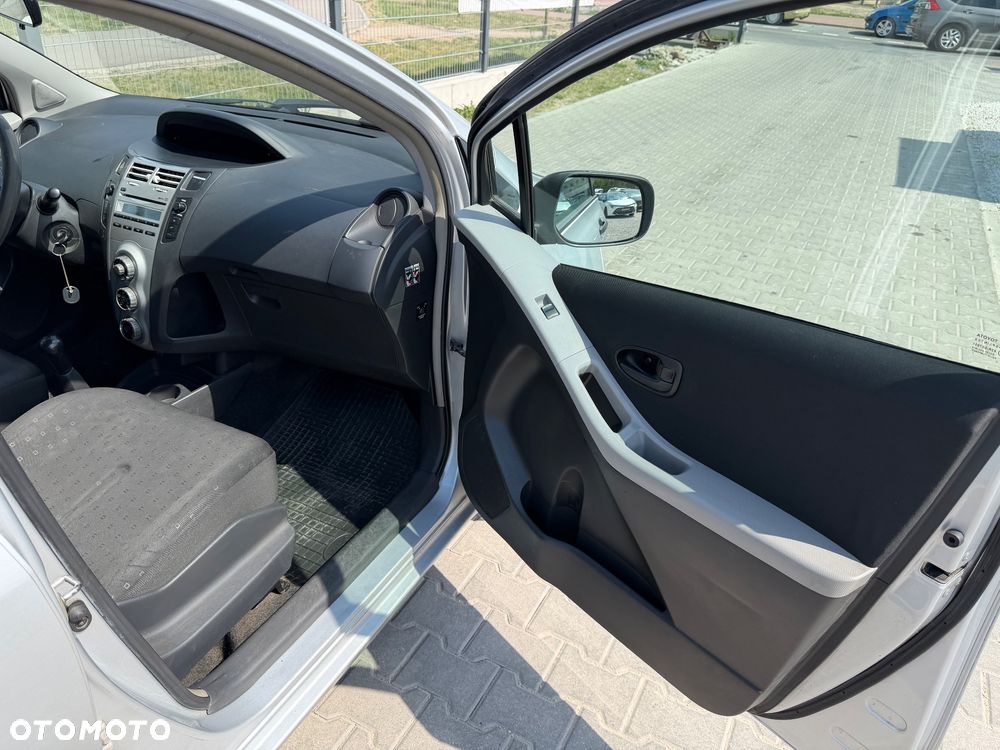 Toyota Yaris 1.3 Luna - 17