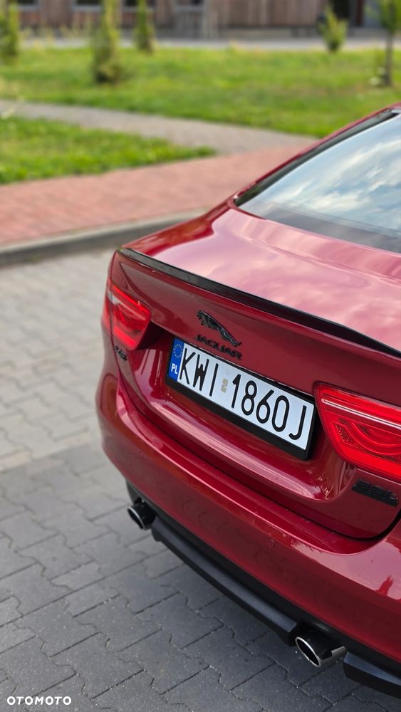 Jaguar XE - 16