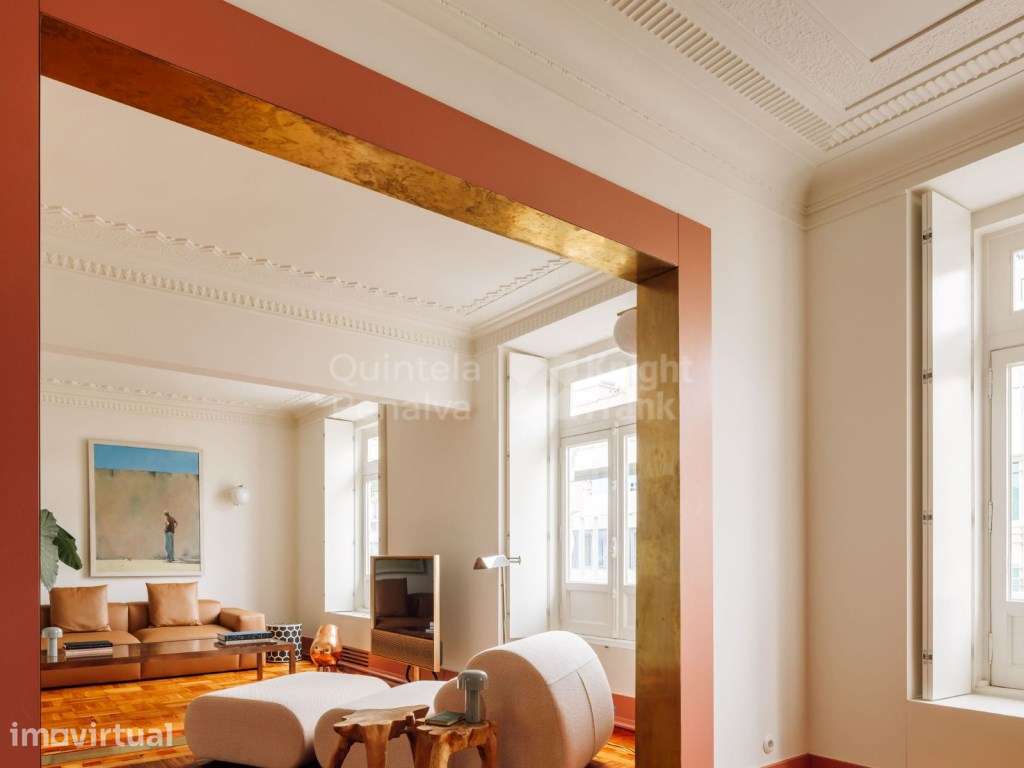 Apartamento T2 + 2, com varanda próximo da Av. da Liberdade - Grande imagem: 3/27