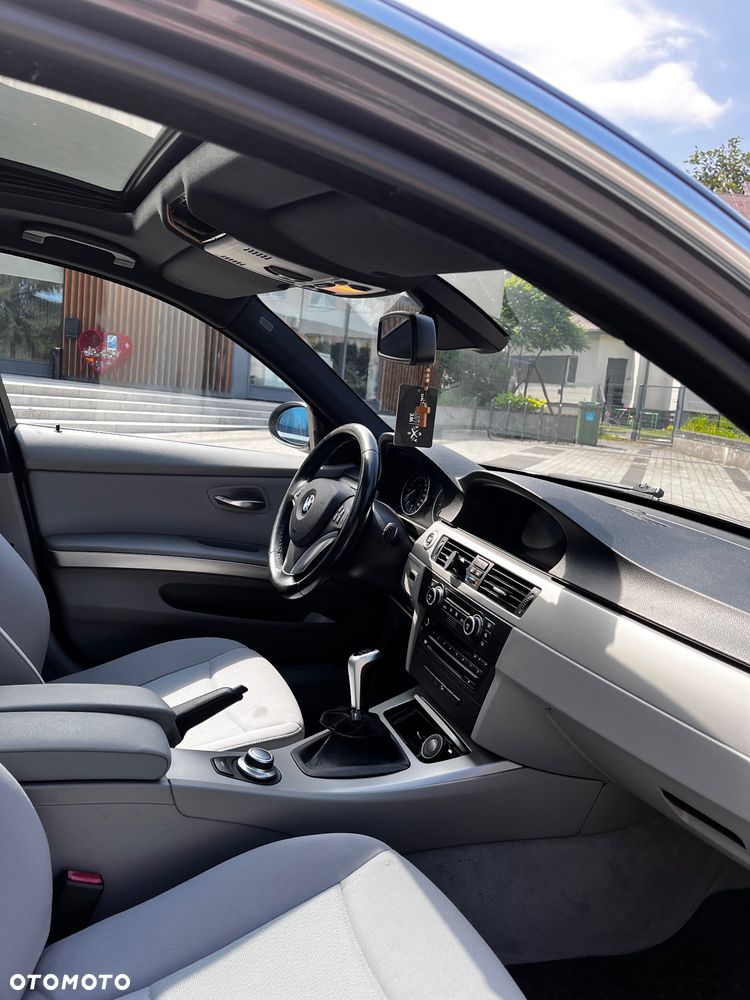 BMW Seria 3 325i xDrive - 10