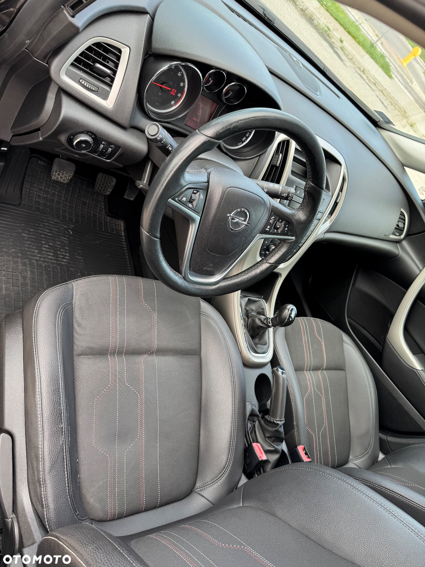 Opel Astra IV 1.4 T Cosmo - 12