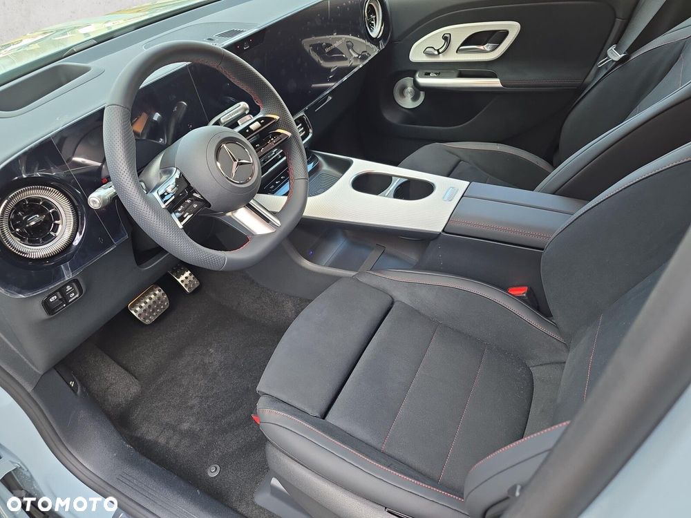 Mercedes-Benz GLB - 12