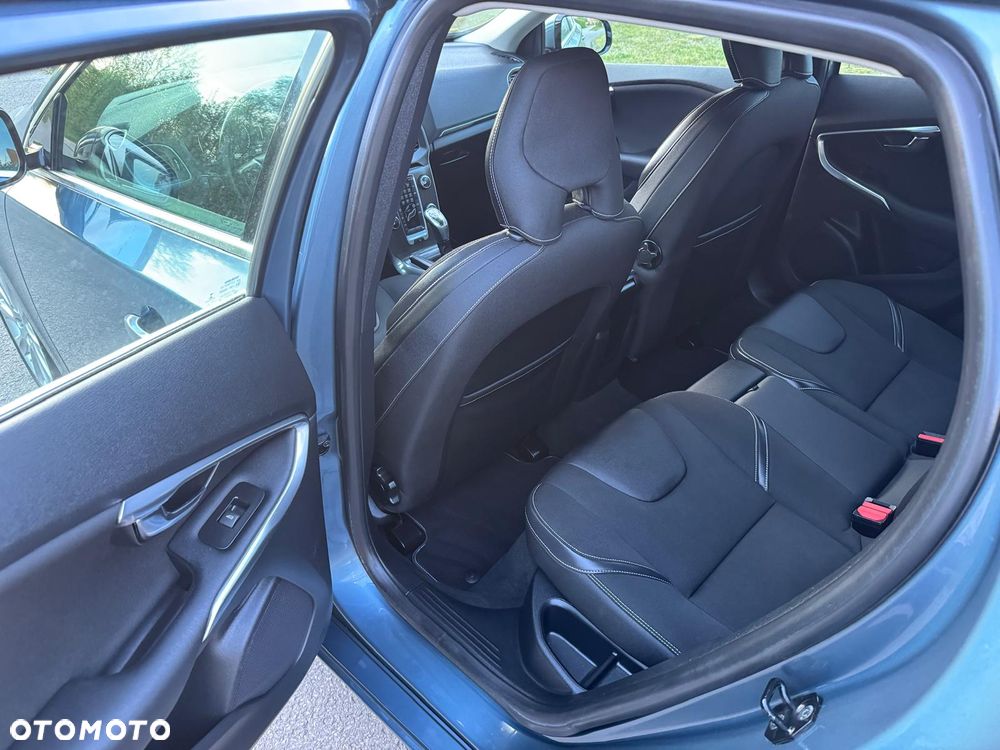 Volvo V40 D2 Summum - 11