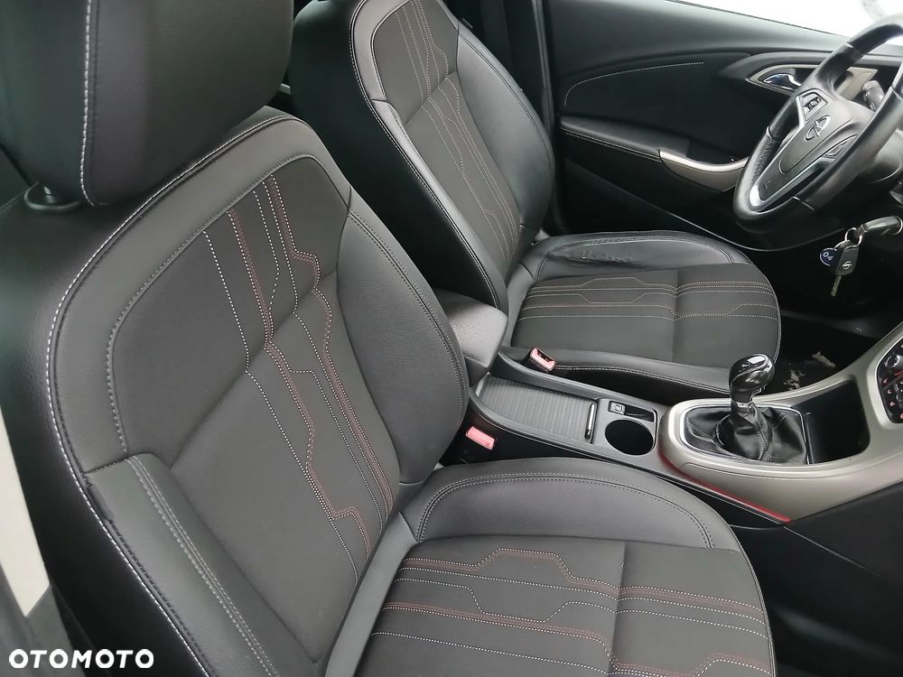 Opel Astra 1.4 Turbo 150 Jahre - 9