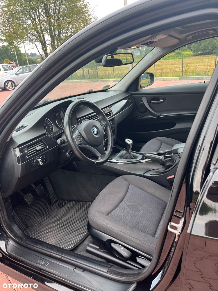 BMW Seria 3 318i - 9