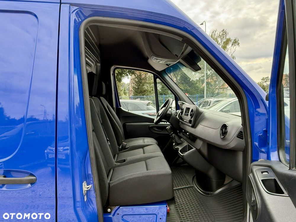 Mercedes-Benz Sprinter - 11