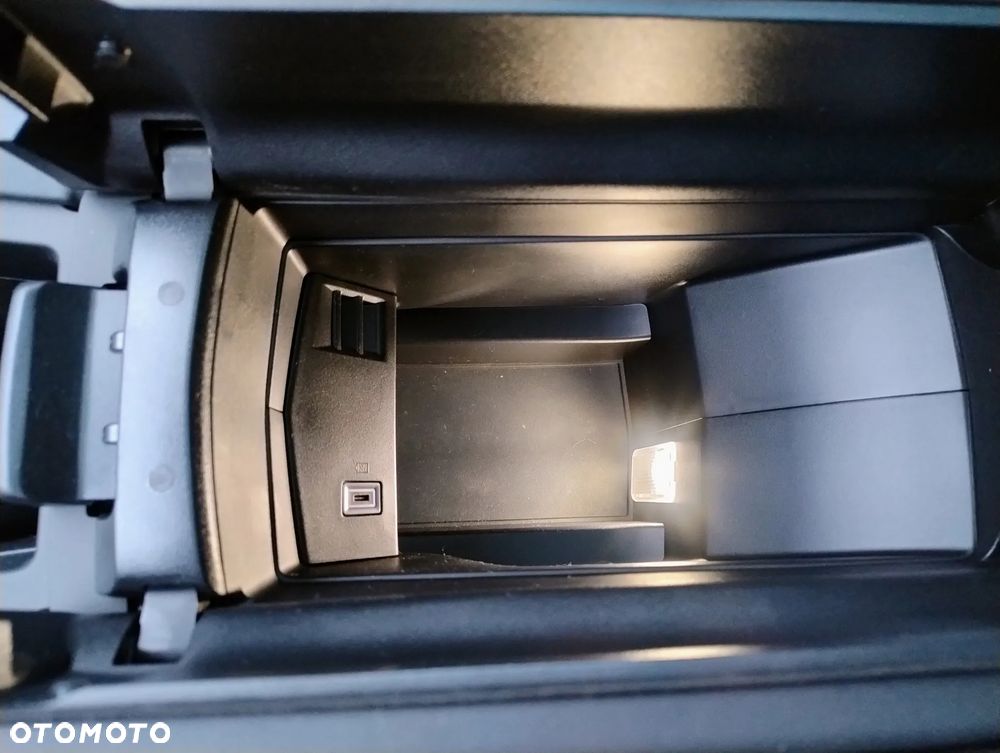 Peugeot 408 1.2 PureTech mHEV GT S&S e-DSC6 - 26