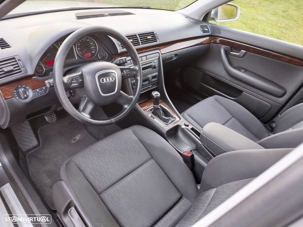Audi A4 Avant 2.0 TDI Advance - 11