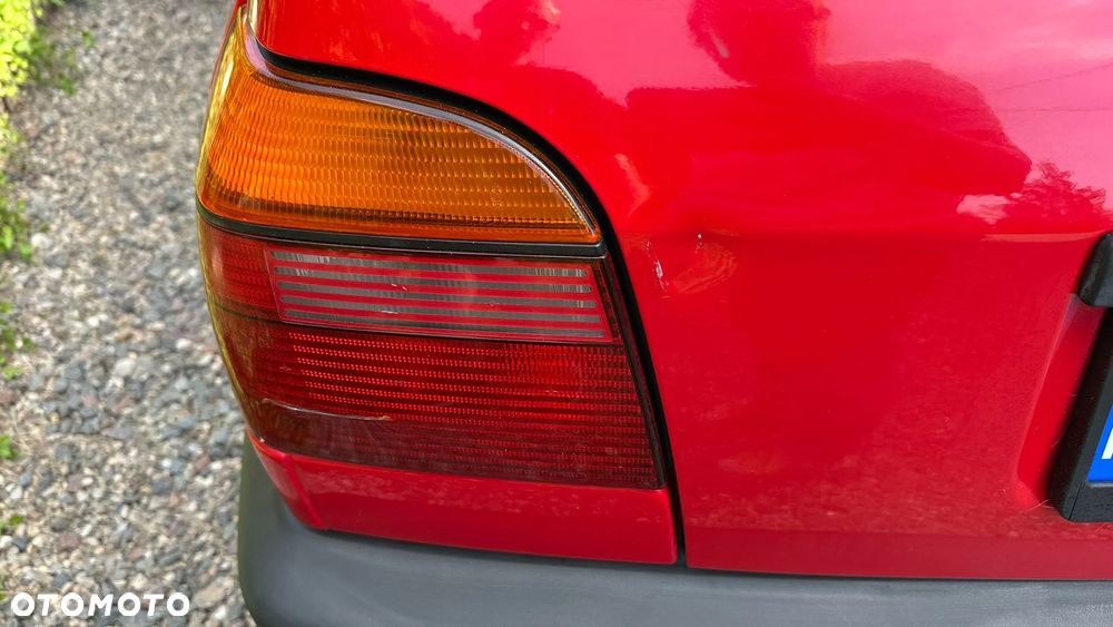 Volkswagen Golf 1.6 CL - 11