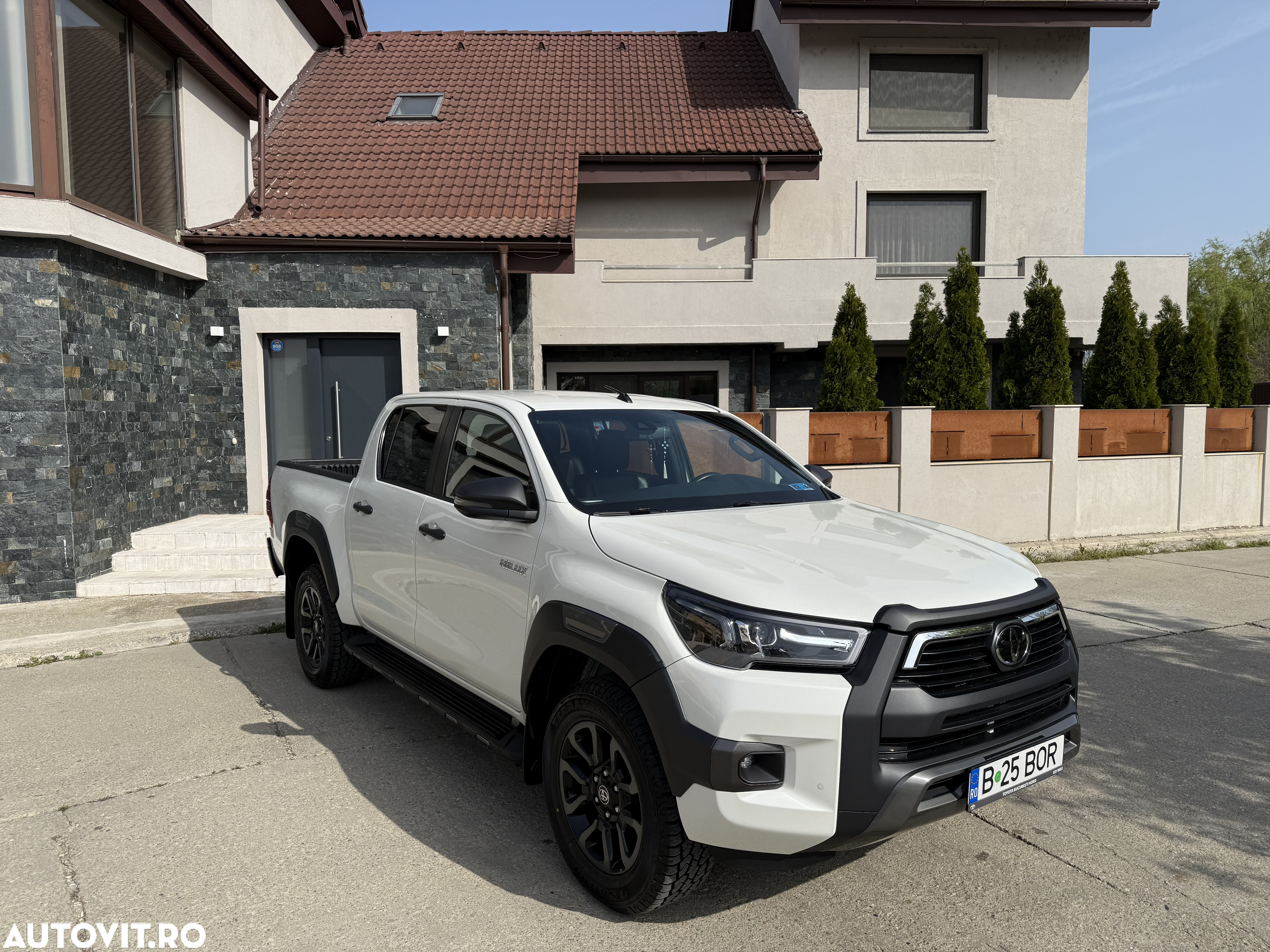 Toyota Hilux 2.8D 204CP 4x4 Double Cab AT Executive Color Edition - 3