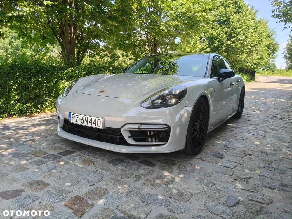 Porsche Panamera - 1