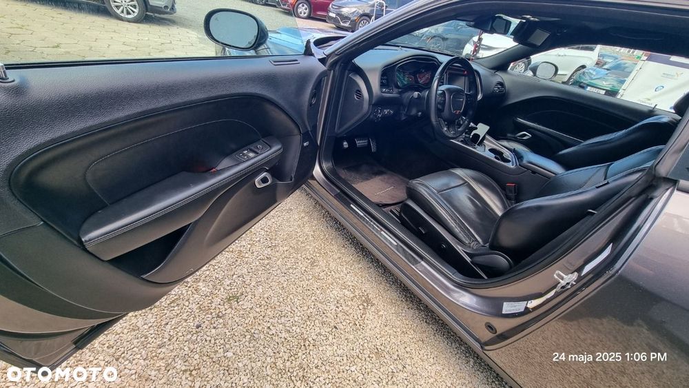 Dodge Challenger - 33