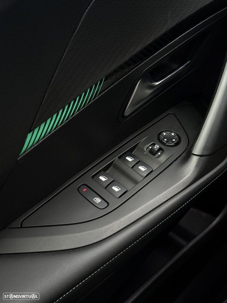 Peugeot 2008 1.2 PureTech Allure Pack - 23